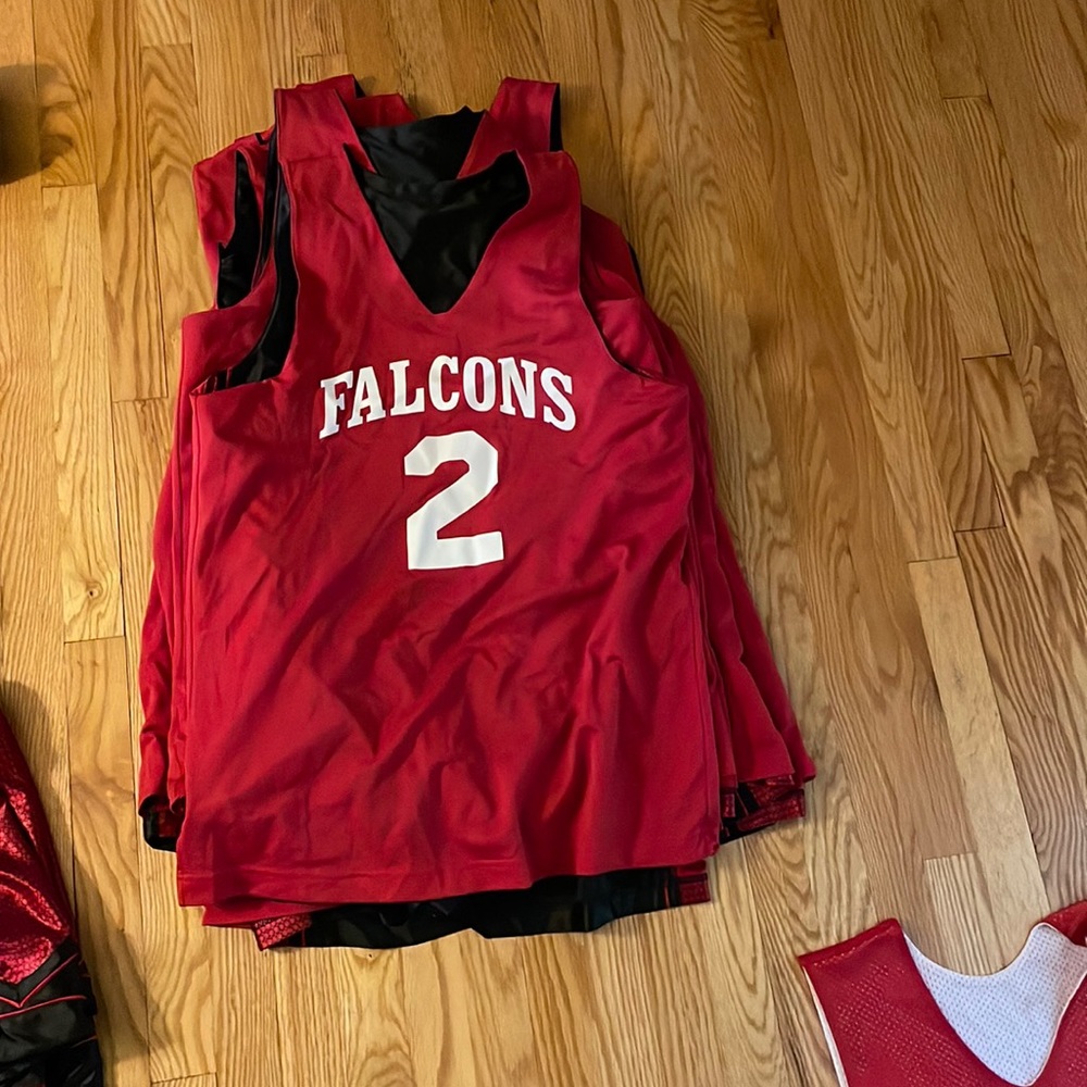 Basketball jersey numbers 2, 6, 3, 1, 8, 10, 11, 4, 7, 5
